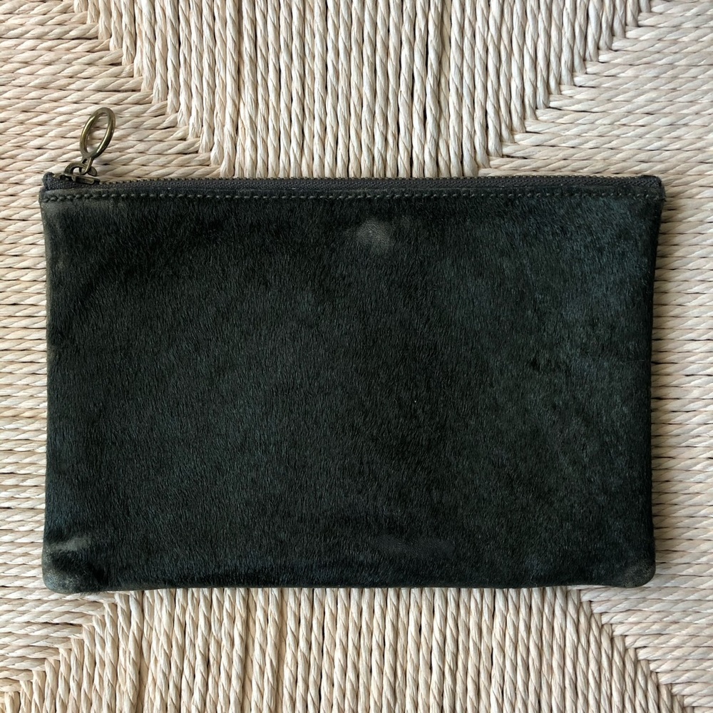 Pouch clutch